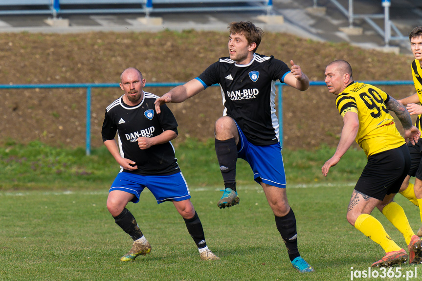 Tempo Nienaszów - Przełom Besko 1:1