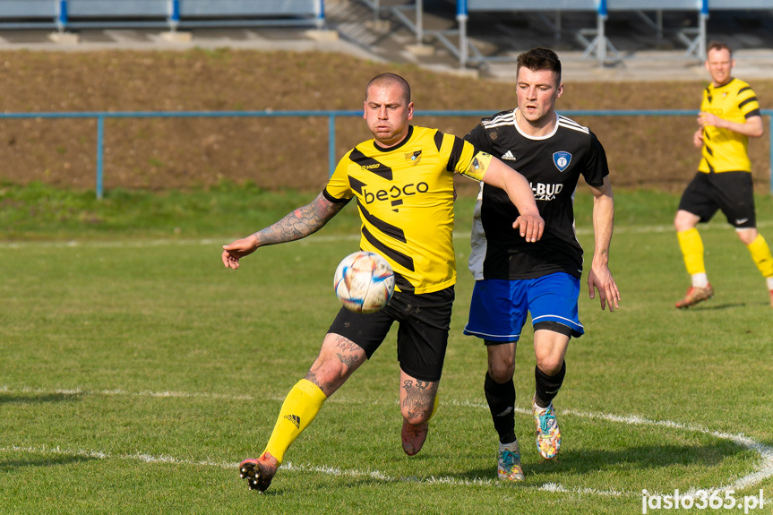 Tempo Nienaszów - Przełom Besko 1:1