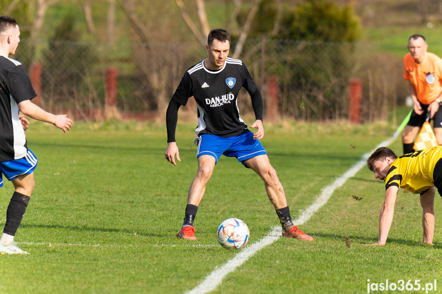 Tempo Nienaszów - Przełom Besko 1:1