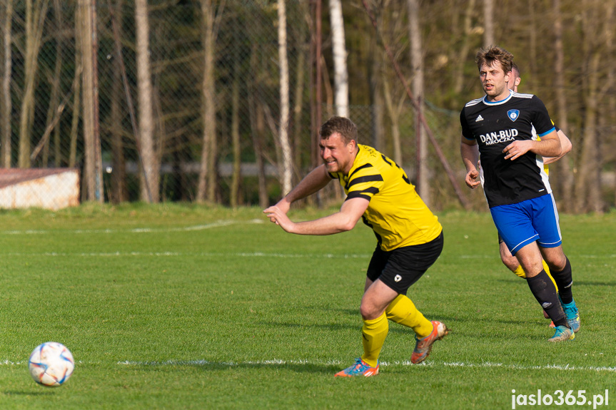 Tempo Nienaszów - Przełom Besko 1:1