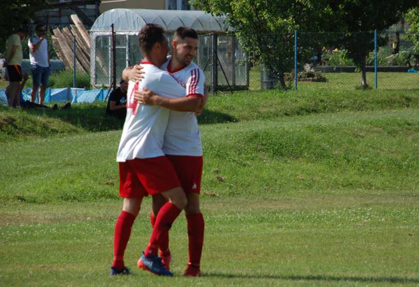 Tempo Nienaszów - Przełom Besko 4-3