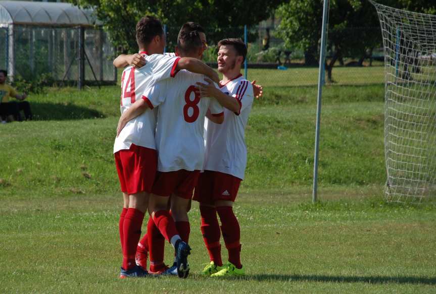 Tempo Nienaszów - Przełom Besko 4-3