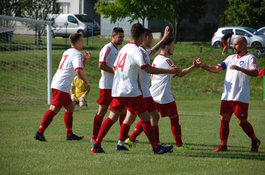 Tempo Nienaszów - Przełom Besko 4-3