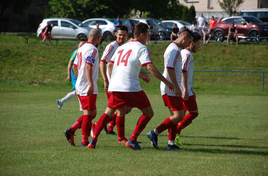 Tempo Nienaszów - Przełom Besko 4-3