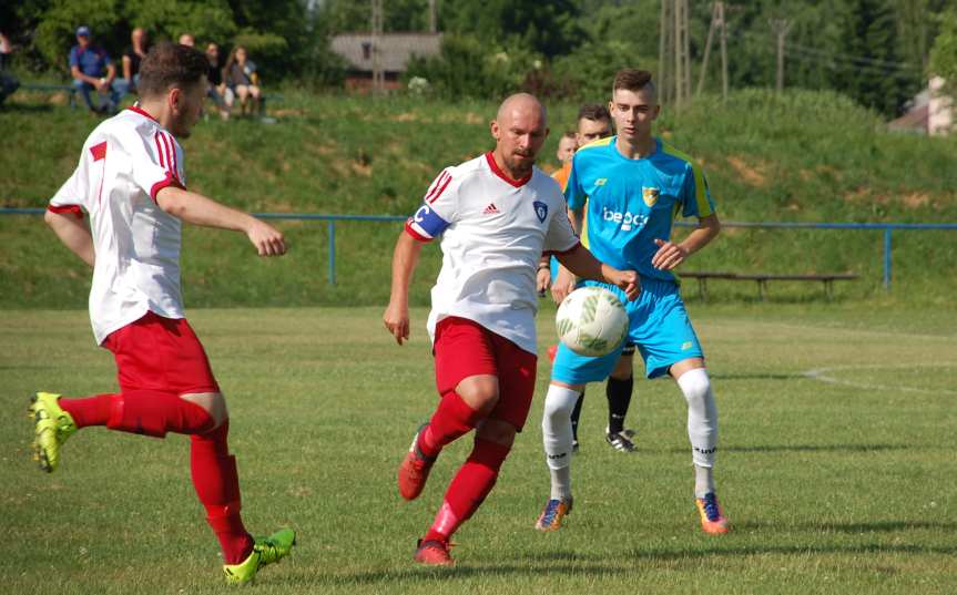 Tempo Nienaszów - Przełom Besko 4-3