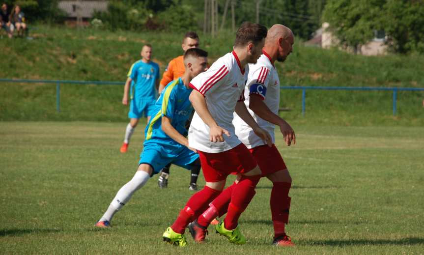 Tempo Nienaszów - Przełom Besko 4-3