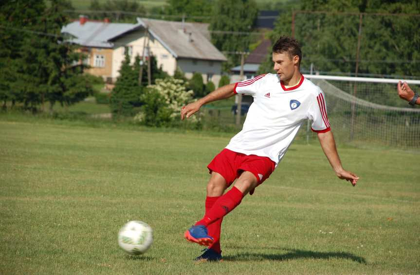 Tempo Nienaszów - Przełom Besko 4-3