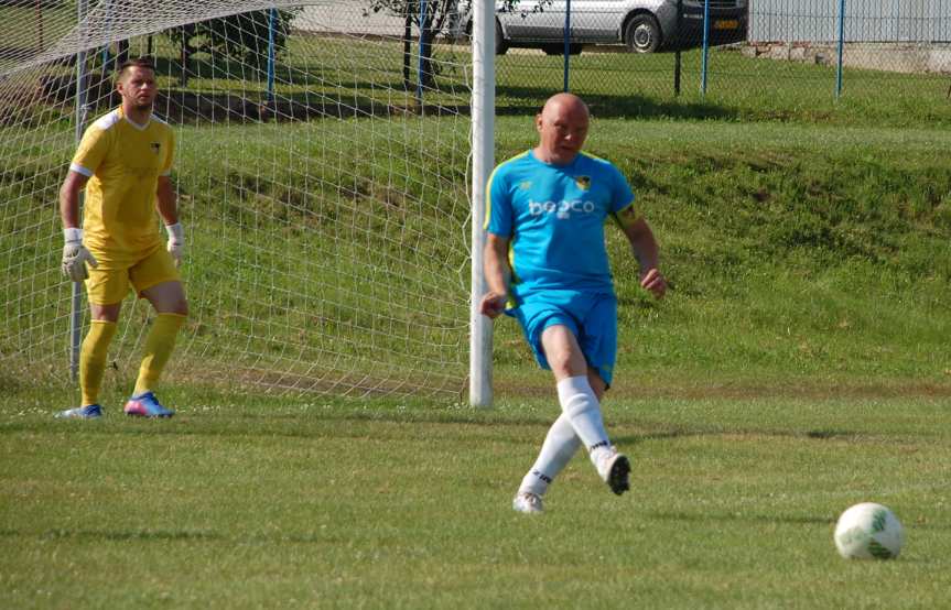 Tempo Nienaszów - Przełom Besko 4-3