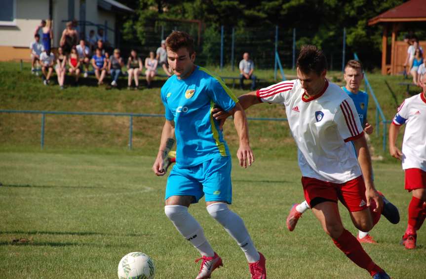 Tempo Nienaszów - Przełom Besko 4-3