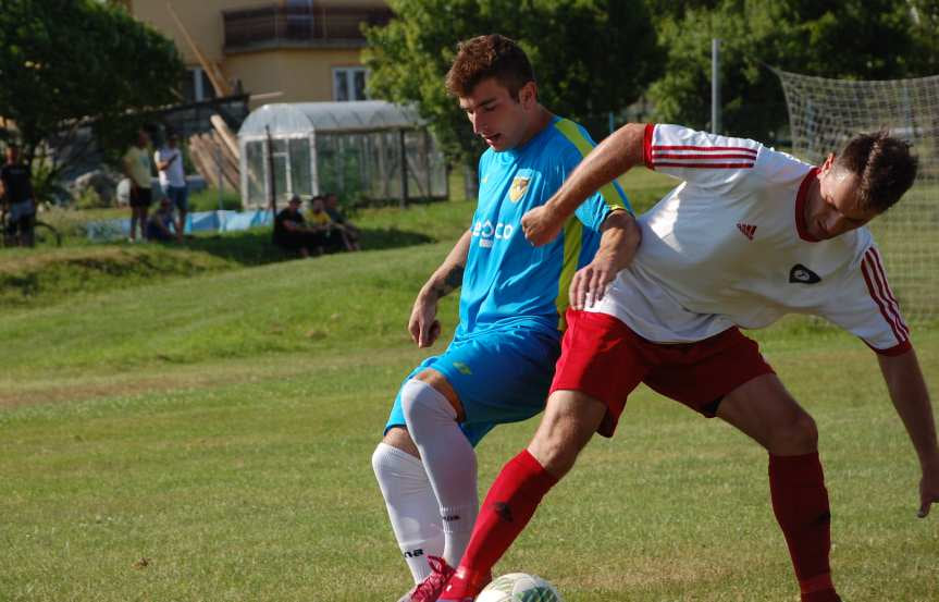 Tempo Nienaszów - Przełom Besko 4-3