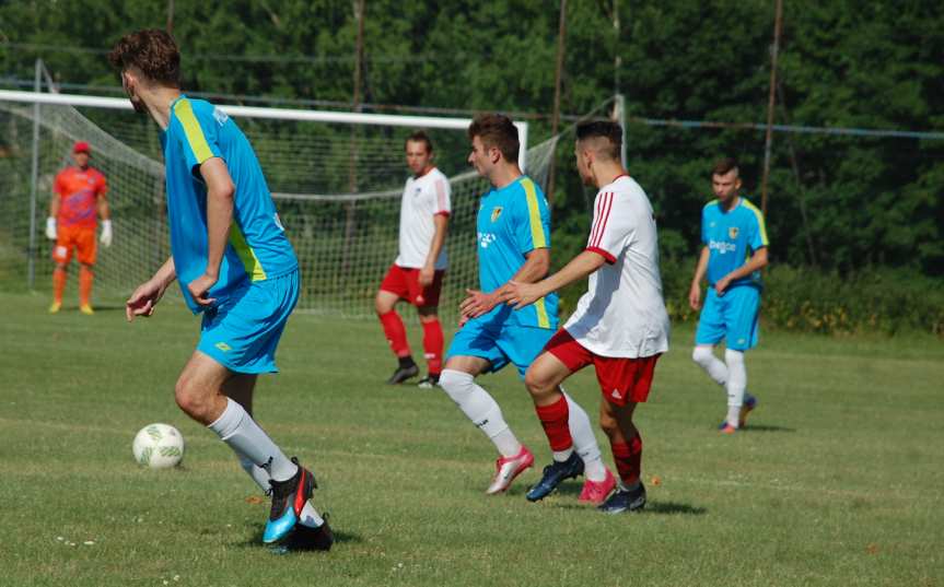 Tempo Nienaszów - Przełom Besko 4-3