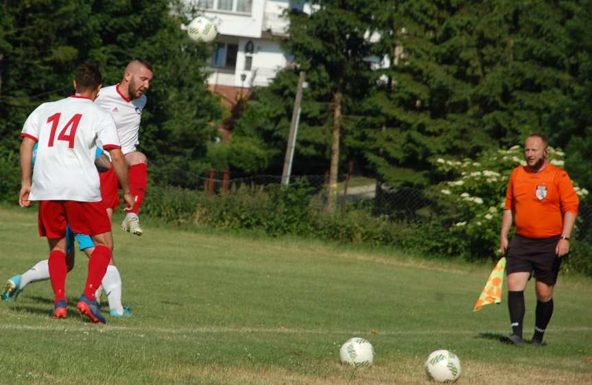 Tempo Nienaszów - Przełom Besko 4-3