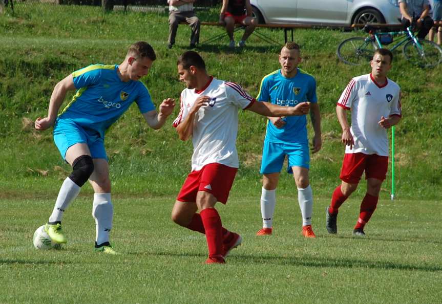 Tempo Nienaszów - Przełom Besko 4-3