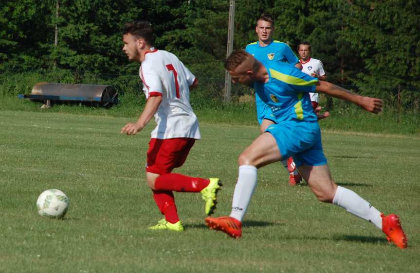 Tempo Nienaszów - Przełom Besko 4-3