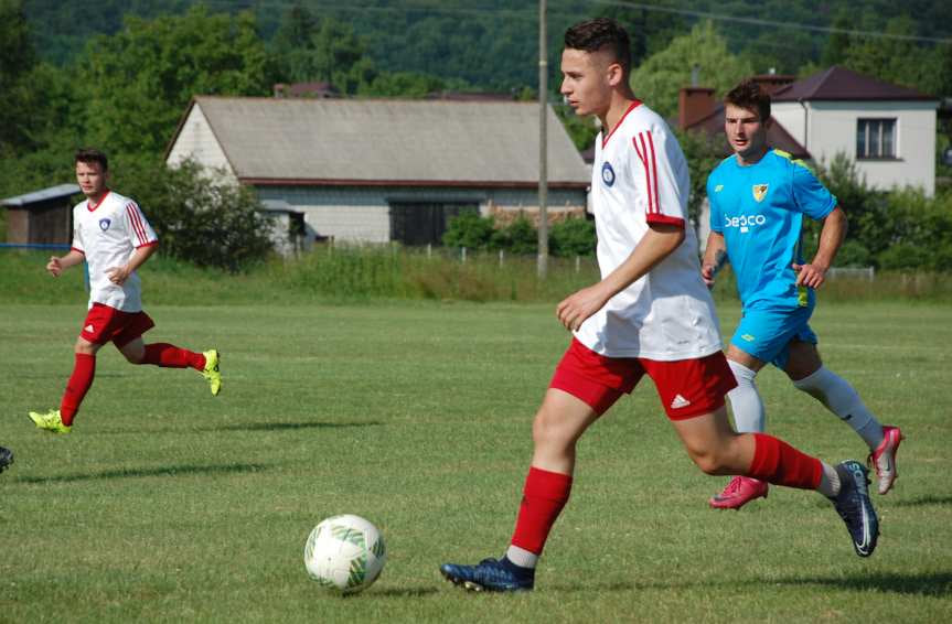 Tempo Nienaszów - Przełom Besko 4-3