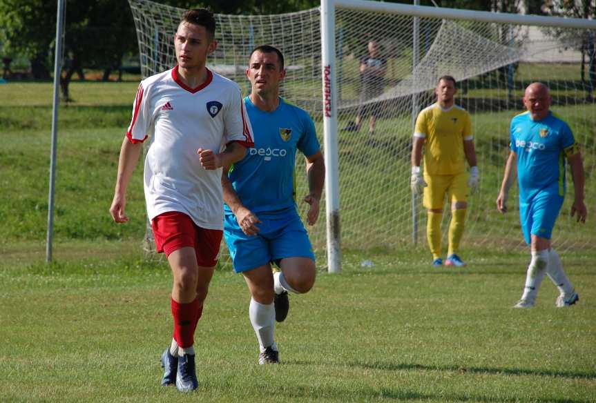 Tempo Nienaszów - Przełom Besko 4-3