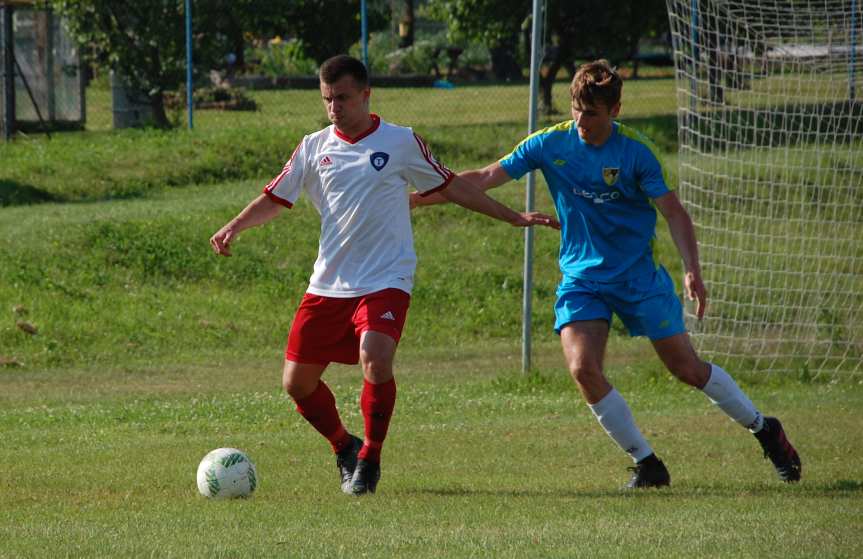 Tempo Nienaszów - Przełom Besko 4-3