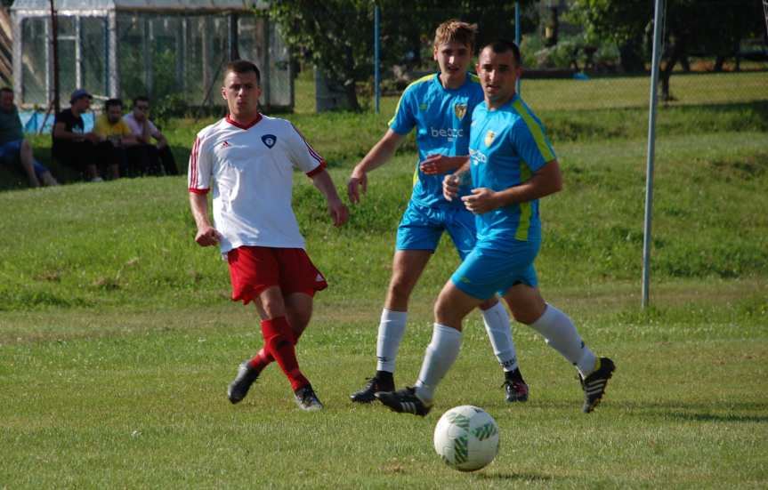 Tempo Nienaszów - Przełom Besko 4-3