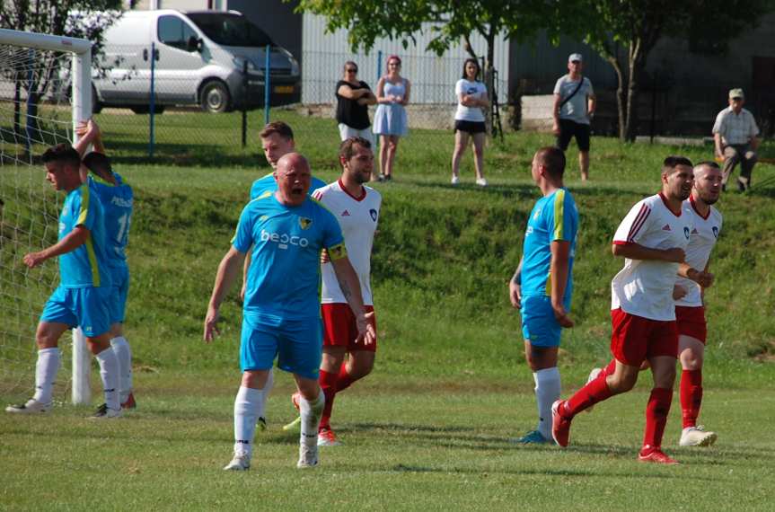 Tempo Nienaszów - Przełom Besko 4-3