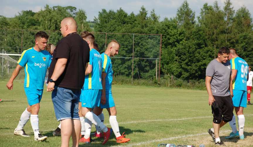 Tempo Nienaszów - Przełom Besko 4-3