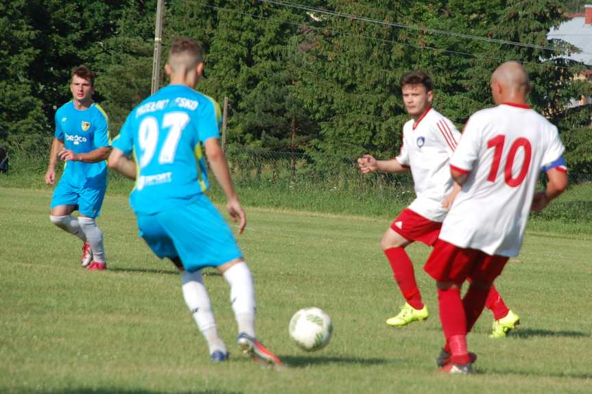 Tempo Nienaszów - Przełom Besko 4-3