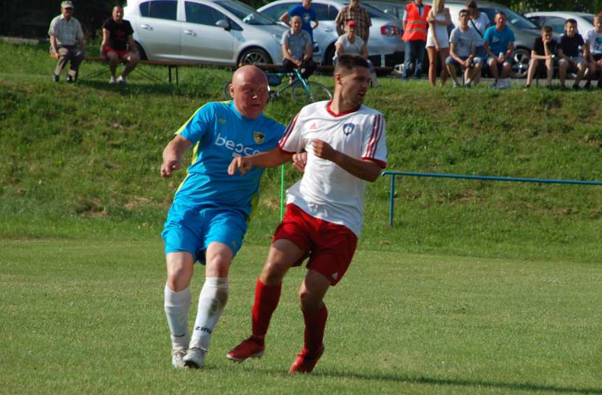 Tempo Nienaszów - Przełom Besko 4-3