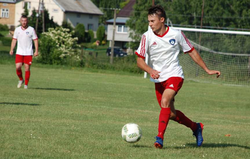 Tempo Nienaszów - Przełom Besko 4-3