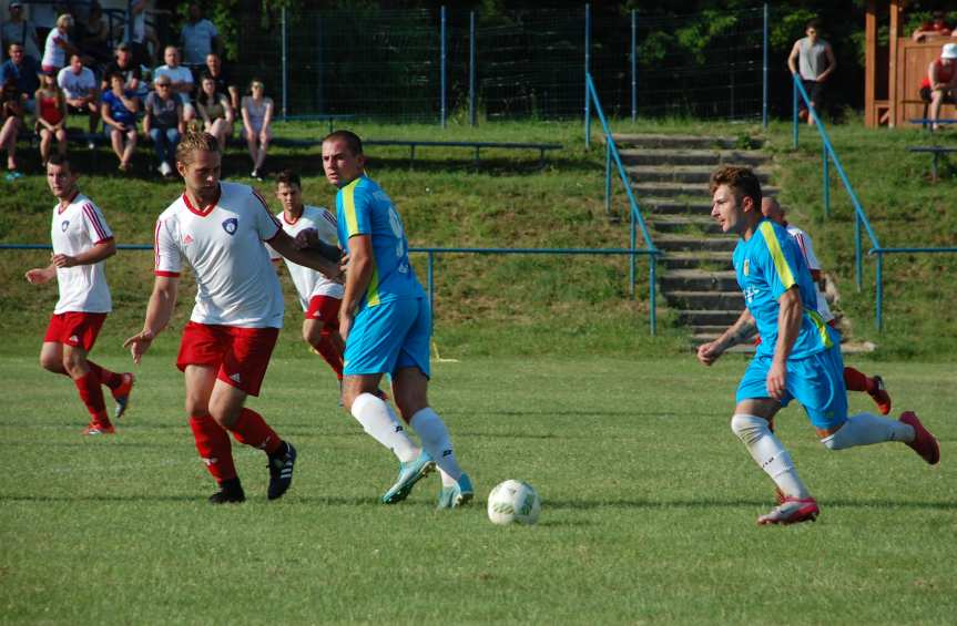 Tempo Nienaszów - Przełom Besko 4-3