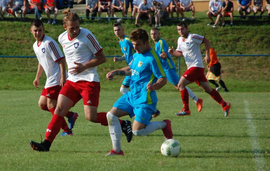 Tempo Nienaszów - Przełom Besko 4-3