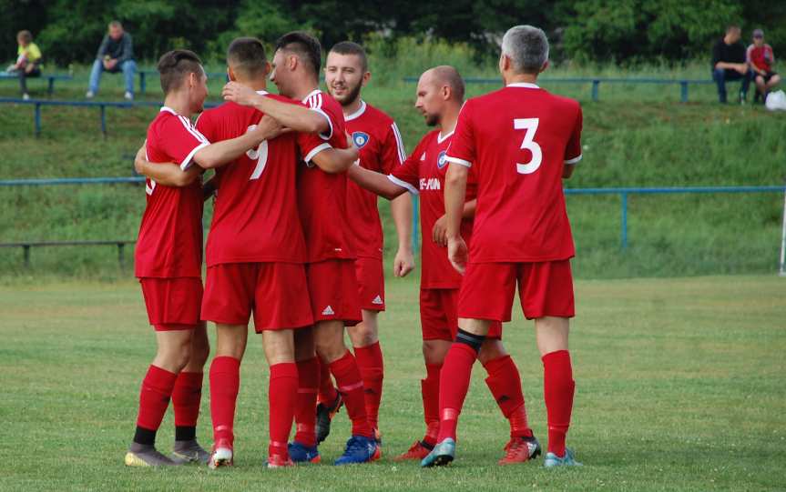 Tempo Nienaszów - Szarotka Uherce 4-2