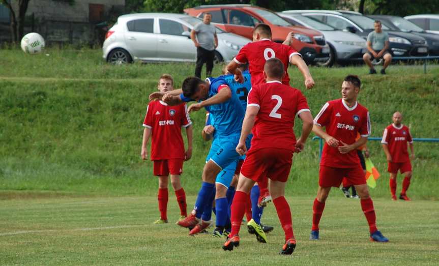 Tempo Nienaszów - Szarotka Uherce 4-2