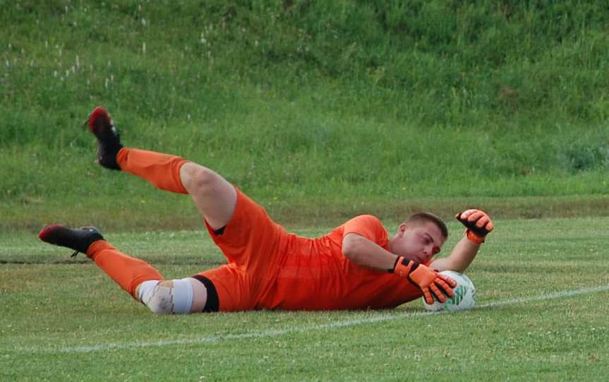 Tempo Nienaszów - Szarotka Uherce 4-2