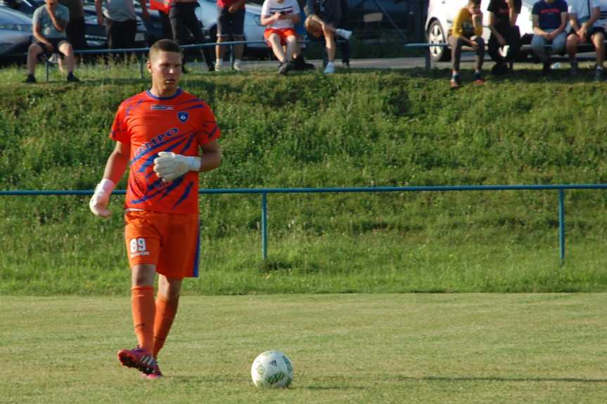 Tempo Nienaszów - Szarotka Uherce 4-2