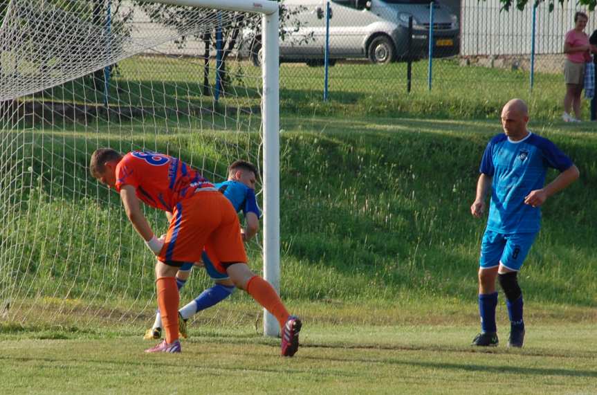 Tempo Nienaszów - Szarotka Uherce 4-2