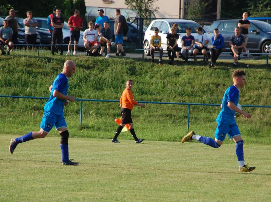 Tempo Nienaszów - Szarotka Uherce 4-2