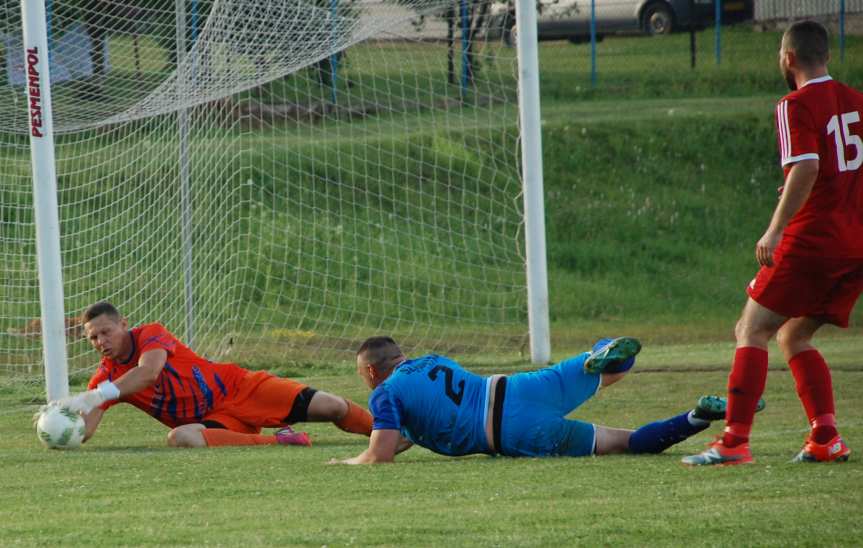 Tempo Nienaszów - Szarotka Uherce 4-2