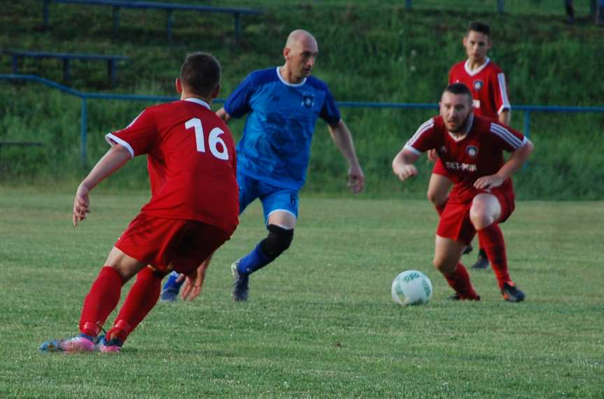 Tempo Nienaszów - Szarotka Uherce 4-2