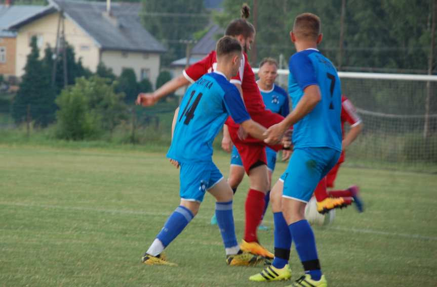 Tempo Nienaszów - Szarotka Uherce 4-2