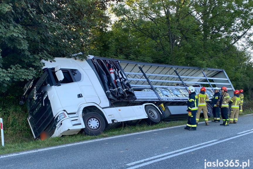 Tir w rowie w Starym Żmigrodzie