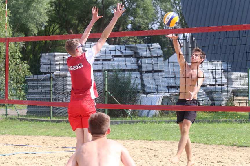 Turniej siatkówki plażowej o puchar burmistrza Jasła