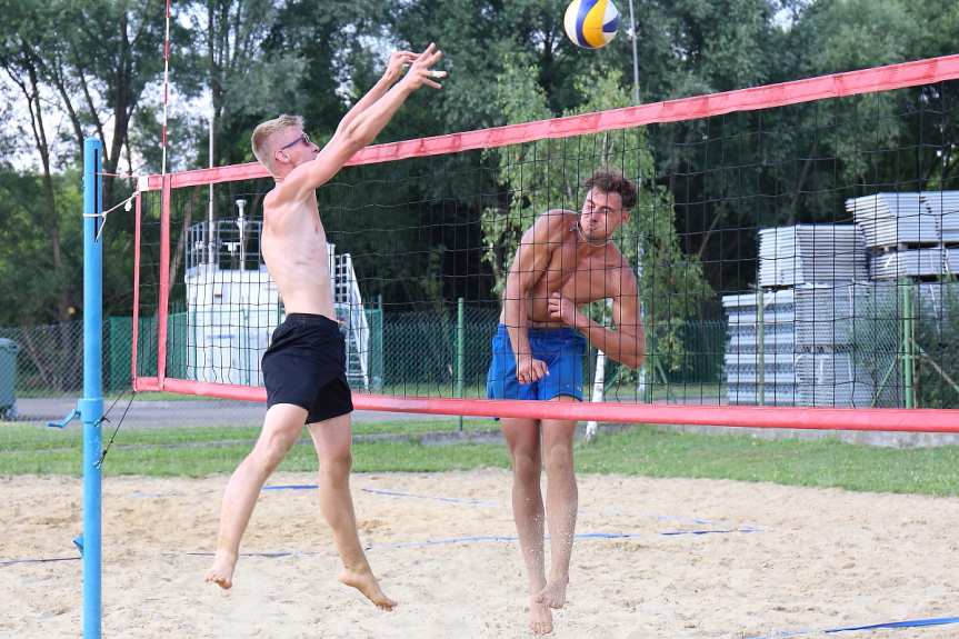 Turniej siatkówki plażowej o puchar burmistrza Jasła