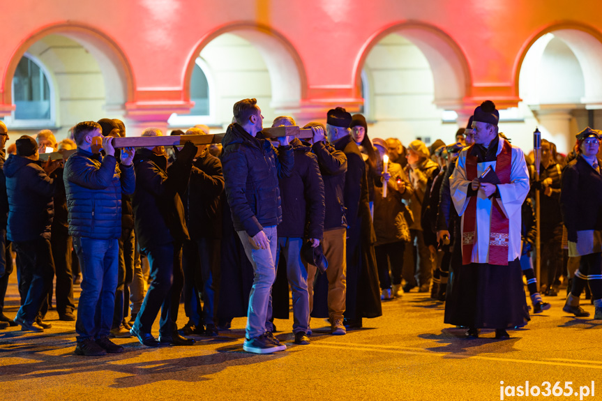 Ulicami Jasła przeszła Droga Krzyżowa