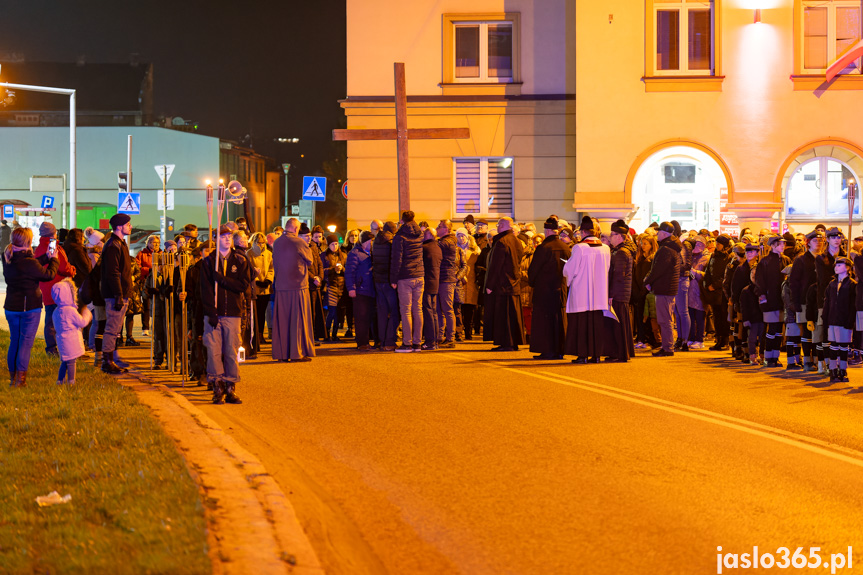 Ulicami Jasła przeszła Droga Krzyżowa