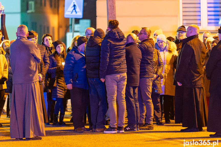 Ulicami Jasła przeszła Droga Krzyżowa