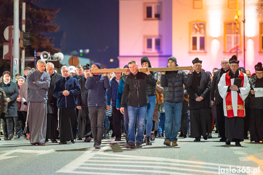 Ulicami Jasła przeszła Droga Krzyżowa