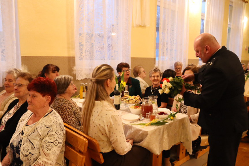 Uroczyste obchody Dnia Kobiet w Brzezówce