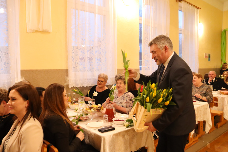 Uroczyste obchody Dnia Kobiet w Brzezówce