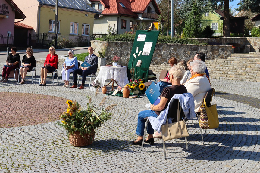 W Dębowcu czytali Nad Niemnem