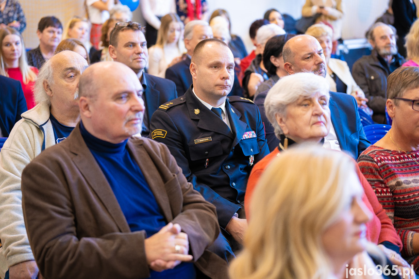 Wręczenie Orderu Uśmiechu prof. Karolowi Myśliwcowi