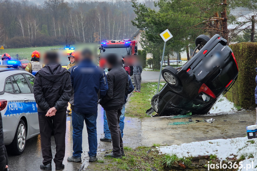 Wypadek w Dobrucowej. Jedna osoba poszkodowna